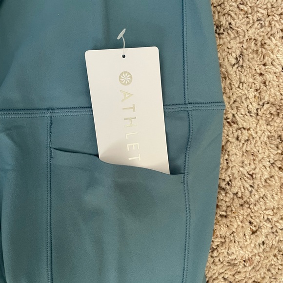 NEW Athleta salutation stash pocket II capri - Picture 7 of 11